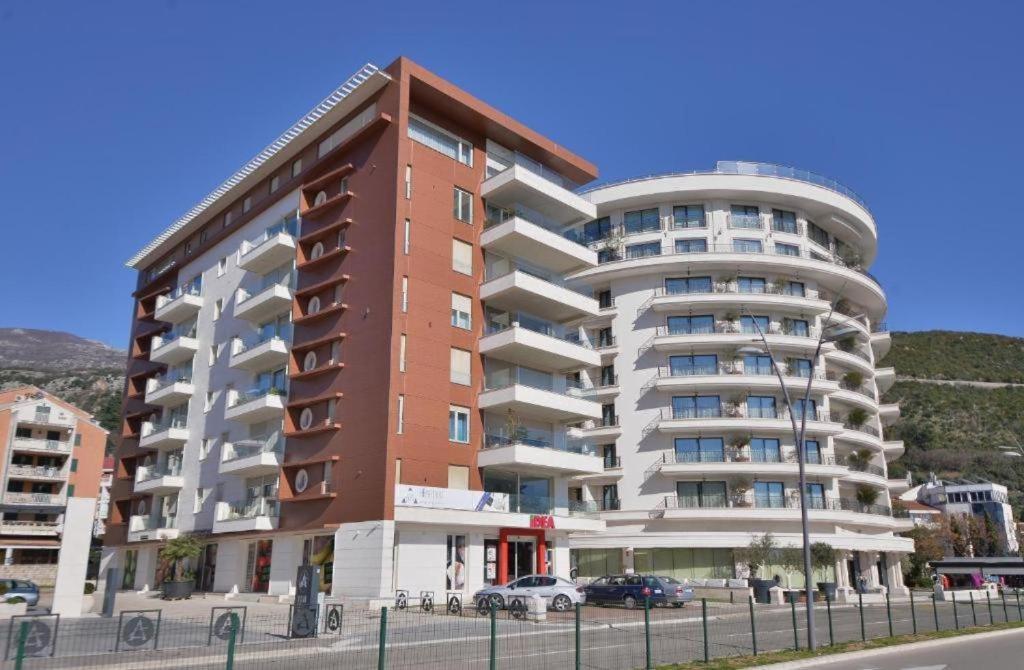 Red Lux Apartment Budva Bagian luar foto